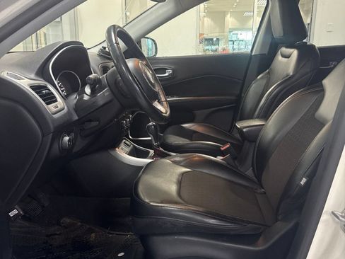 Used 2017 Jeep Compass Latitude FWD image 9