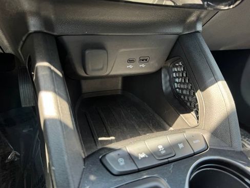 Used 2025 Chevrolet TrailBlazer LT AWD/4WD image 17