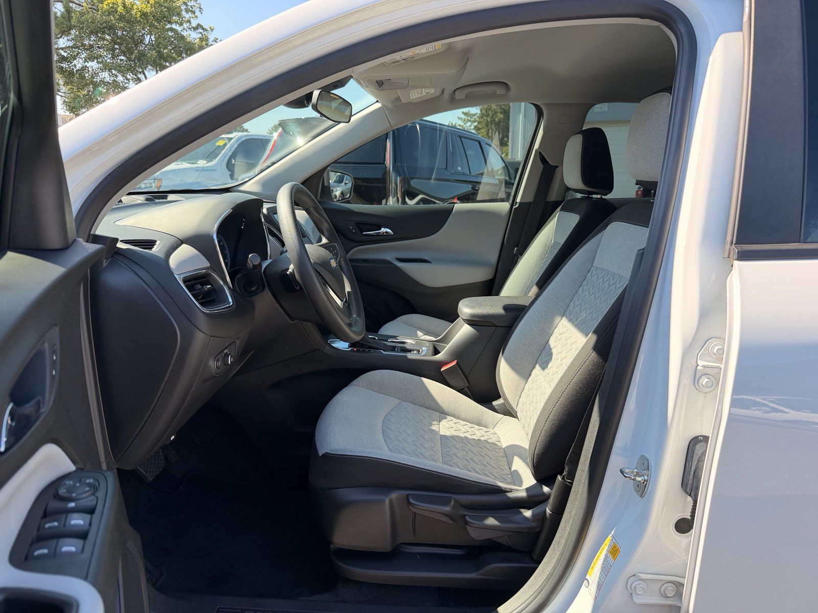 Used 2022 Chevrolet Equinox LS FWD image 14