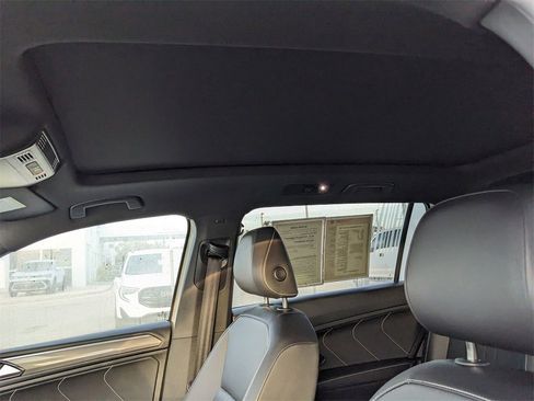 Certified 2023 Volkswagen Tiguan SE R-Line image 17