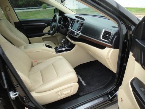 Used 2016 Toyota Highlander Limited FWD image 14