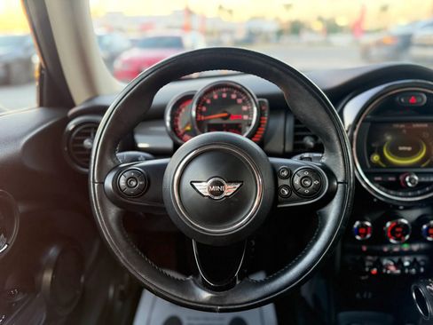 Used 2017 MINI Cooper 2-Door Hardtop FWD image 9