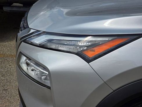 Used 2023 Nissan Rogue SV FWD image 3