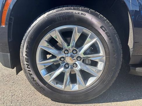 Used 2025 Chevrolet Suburban Premier AWD/4WD image 11