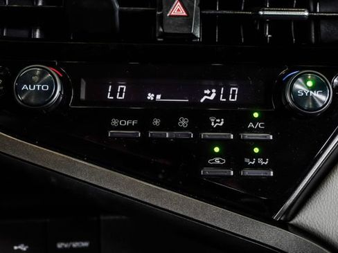 Used 2022 Toyota Camry XLE FWD image 23