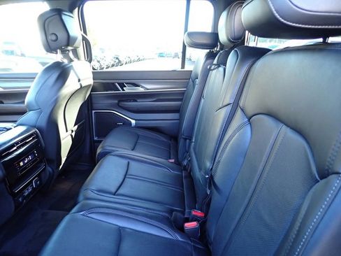 Used 2023 Jeep Wagoneer Series III w/ Preferred Equipment Group image 15