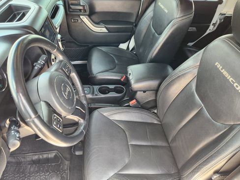 Used 2016 Jeep Wrangler Unlimited Rubicon w/ Connectivity Group AWD/4WD image 14