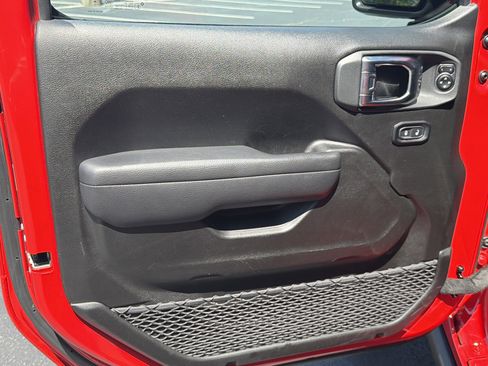 Used 2025 Jeep Wrangler Unlimited Rubicon AWD/4WD image 23