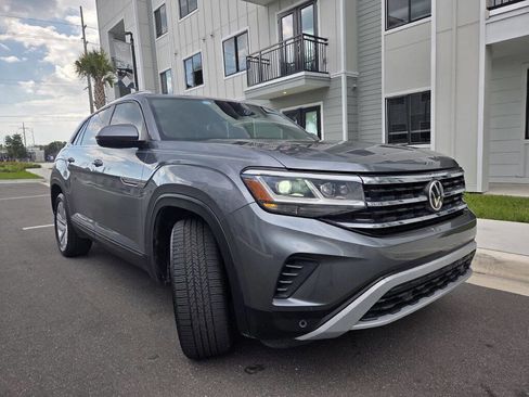 Used 2020 Volkswagen Atlas Cross Sport SE w/ Panoramic Sunroof Package image 4