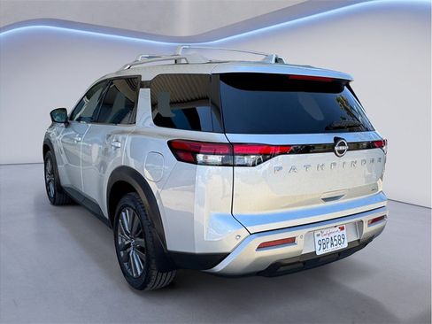 Used 2022 Nissan Pathfinder SL w/ SL Premium Package FWD image 4