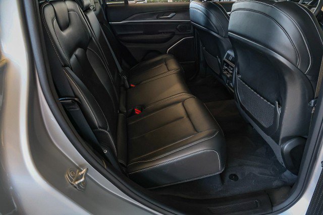 Used 2022 Jeep Grand Cherokee Limited RWD image 35