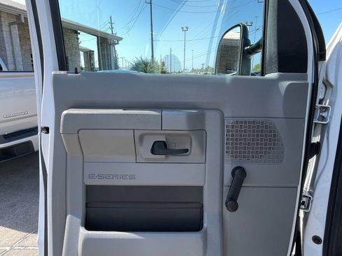 Used 2014 Ford E-150 and Econoline 150 RWD image 28
