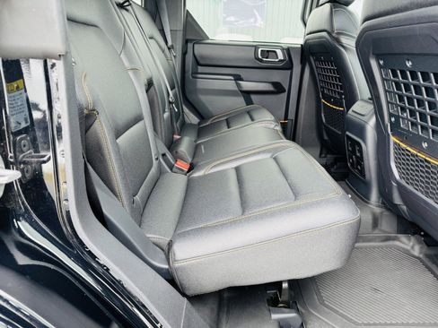 Used 2024 Ford Bronco Badlands image 32