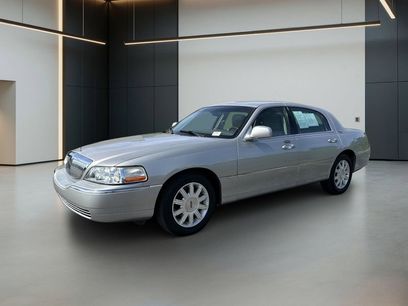 Used 2011 Lincoln Town Car Signature Limited