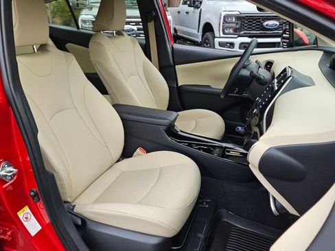 Used 2022 Toyota Prius XLE image 19