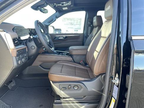 New 2026 Chevrolet Suburban High Country AWD/4WD image 18
