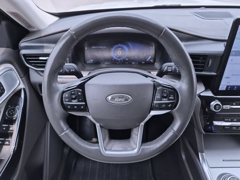 Used 2023 Ford Explorer Platinum w/ Technology Package AWD/4WD image 24