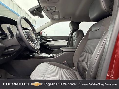 Used 2024 Chevrolet Trax LT w/ Driver Confidence Package FWD image 29