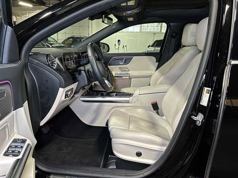 Used 2025 Mercedes-Benz GLA 250 4MATIC image 24