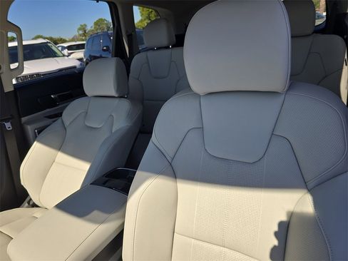 New 2025 Kia Telluride EX image 24