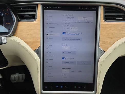 Used 2018 Tesla Model X 75D image 35