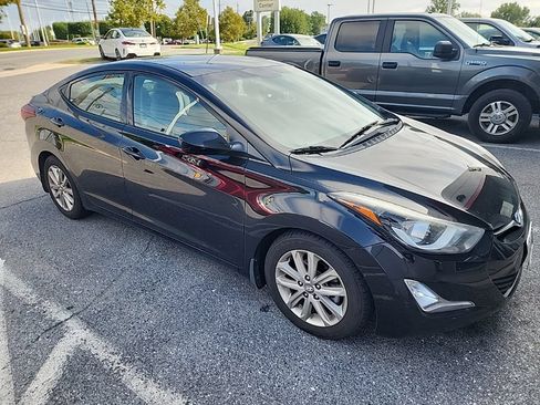 Used 2016 Hyundai Elantra SE w/ Option Group 02 FWD image 2