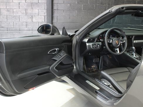 Used 2017 Porsche 911 Carrera image 26