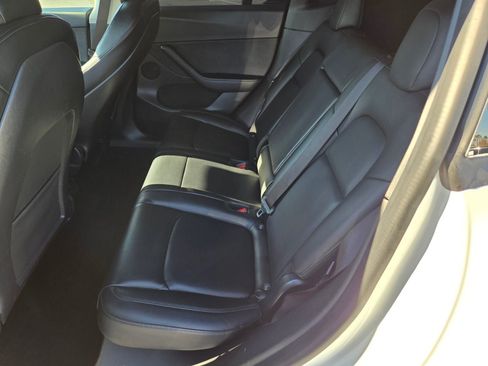 Used 2021 Tesla Model Y Long Range image 12