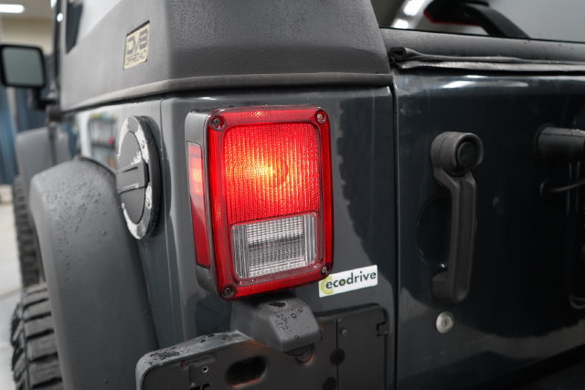 Used 2018 Jeep Wrangler Sport w/ Connectivity Group AWD/4WD image 36