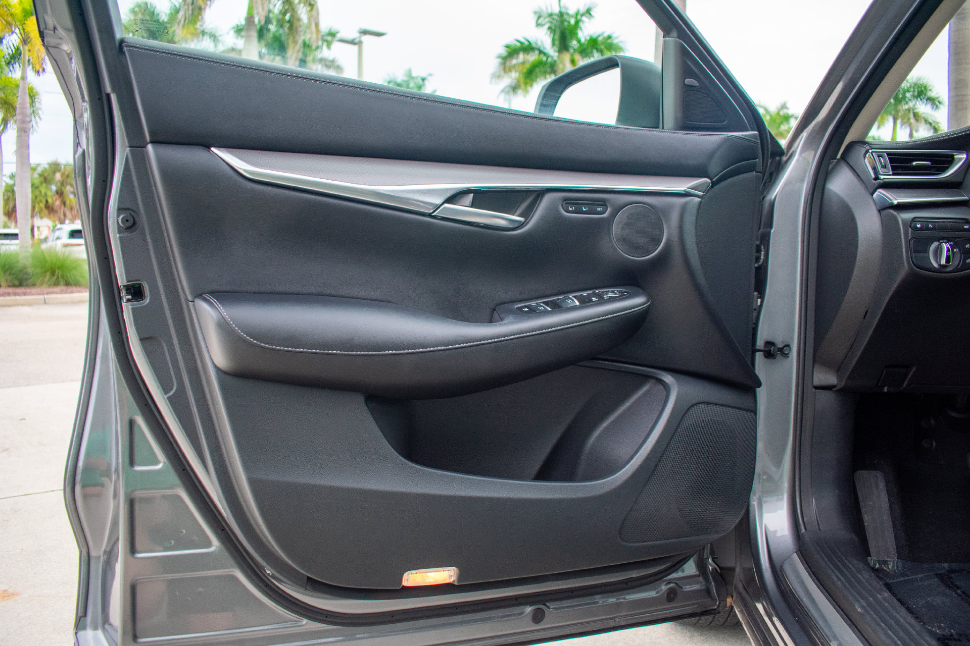Used 2023 INFINITI QX50 Luxe FWD image 16
