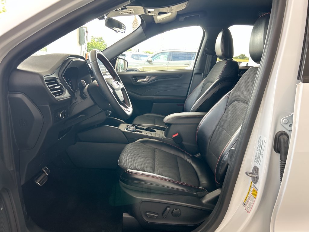 Used 2023 Ford Escape ST-Line FWD image 9