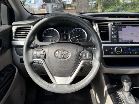 Used 2016 Toyota Highlander Limited Platinum AWD/4WD image 34