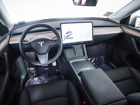 Used 2024 Tesla Model Y Performance image 17