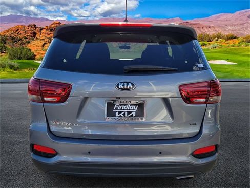 Used 2019 Kia Sorento S image 5