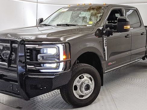 Certified 2025 Ford F350 Lariat w/ Lariat Ultimate Package AWD/4WD image 6