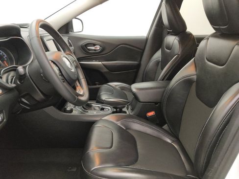 Used 2020 Jeep Cherokee Latitude Plus AWD/4WD image 17