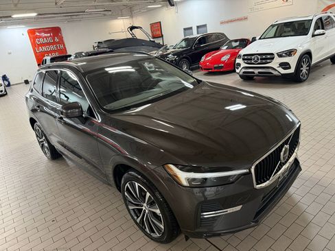 Used 2022 Volvo XC60 B5 Momentum w/ Climate Package image 5