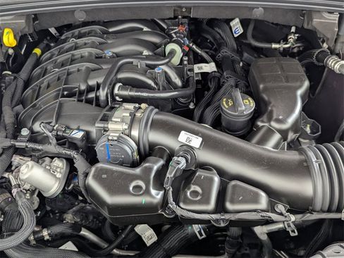 New 2025 Jeep Grand Cherokee Limited w/ Luxury Tech Group II image 10