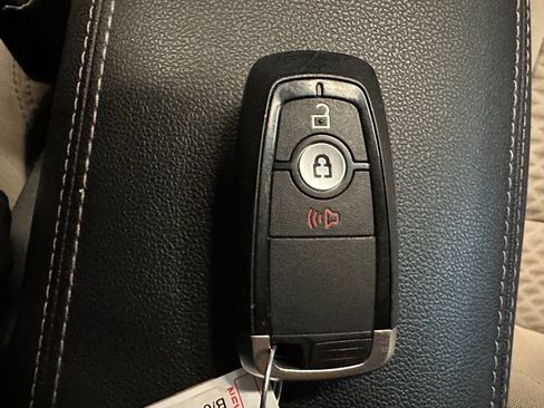 Used 2020 Ford Escape SE FWD image 18