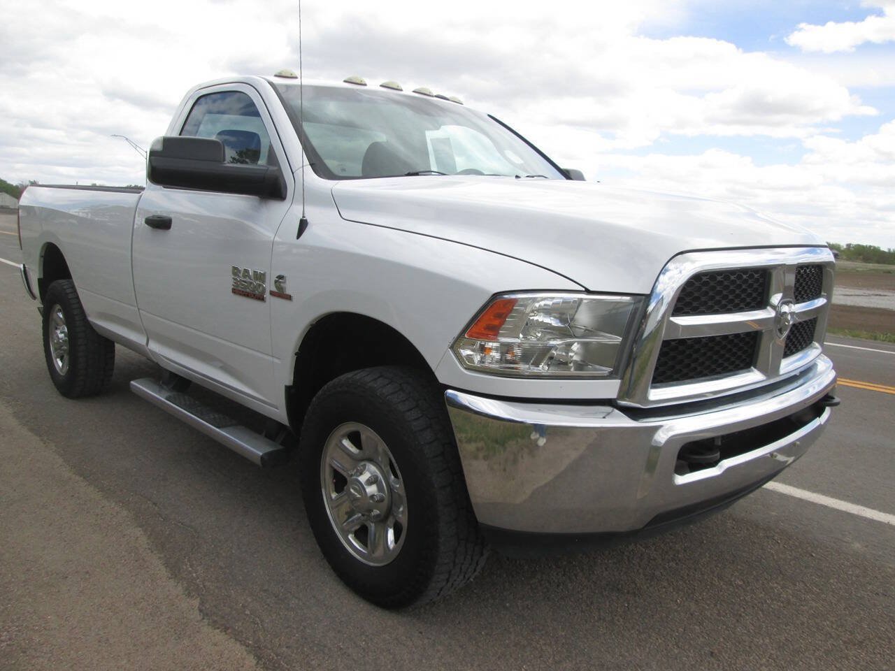 Used 2017 RAM 3500 Tradesman w/ Chrome Appearance Group AWD/4WD image 5