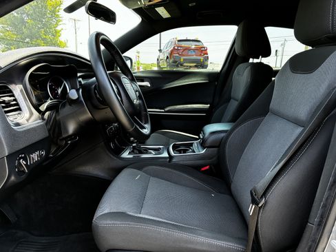 Used 2018 Dodge Charger SXT RWD image 15