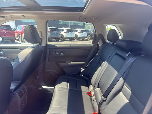Certified 2024 Nissan Rogue SV w/ SV Premium Package AWD/4WD image 33