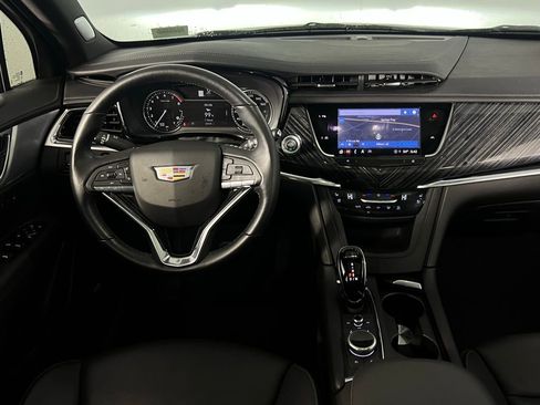 Used 2025 Cadillac XT6 Premium Luxury image 40