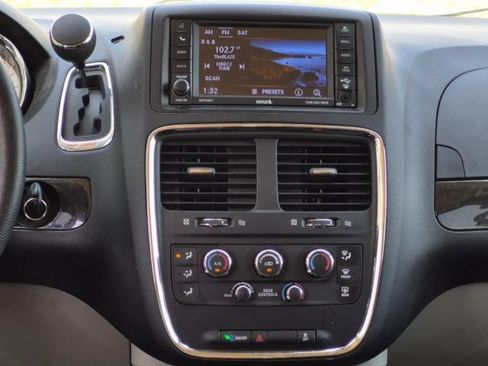 Used 2019 Dodge Grand Caravan SE w/ UConnect Hands-Free Group FWD image 23
