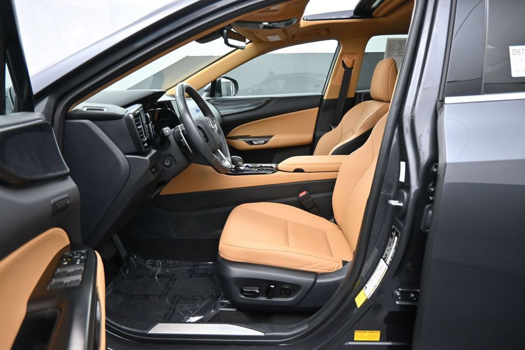 Used 2025 Lexus NX 250 FWD w/ Accessory Package (Z2) image 17