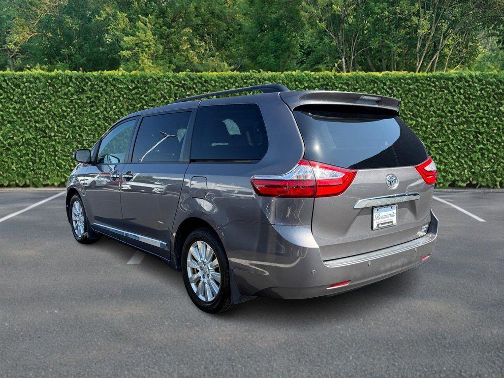 Used 2017 Toyota Sienna Limited Premium AWD/4WD image 6