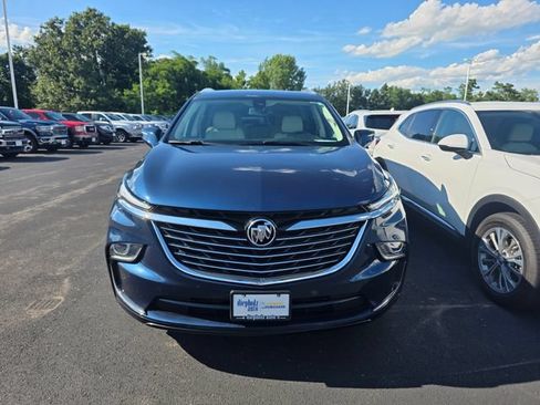 Used 2023 Buick Enclave Essence FWD image 2