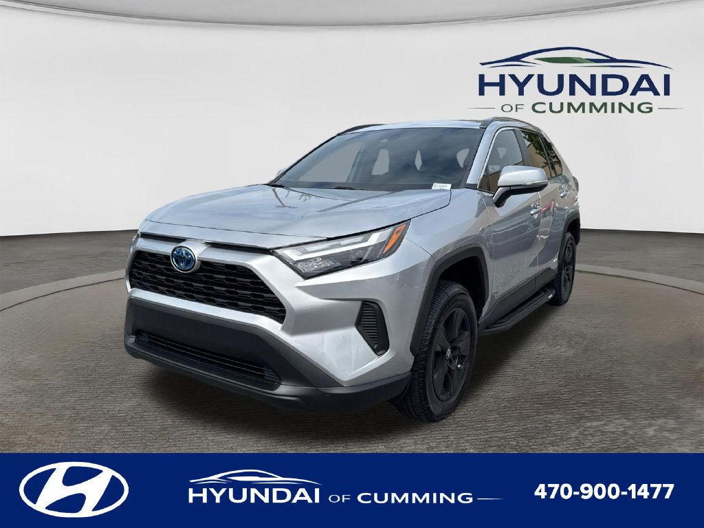 Used 2024 Toyota RAV4 LE AWD/4WD image 3