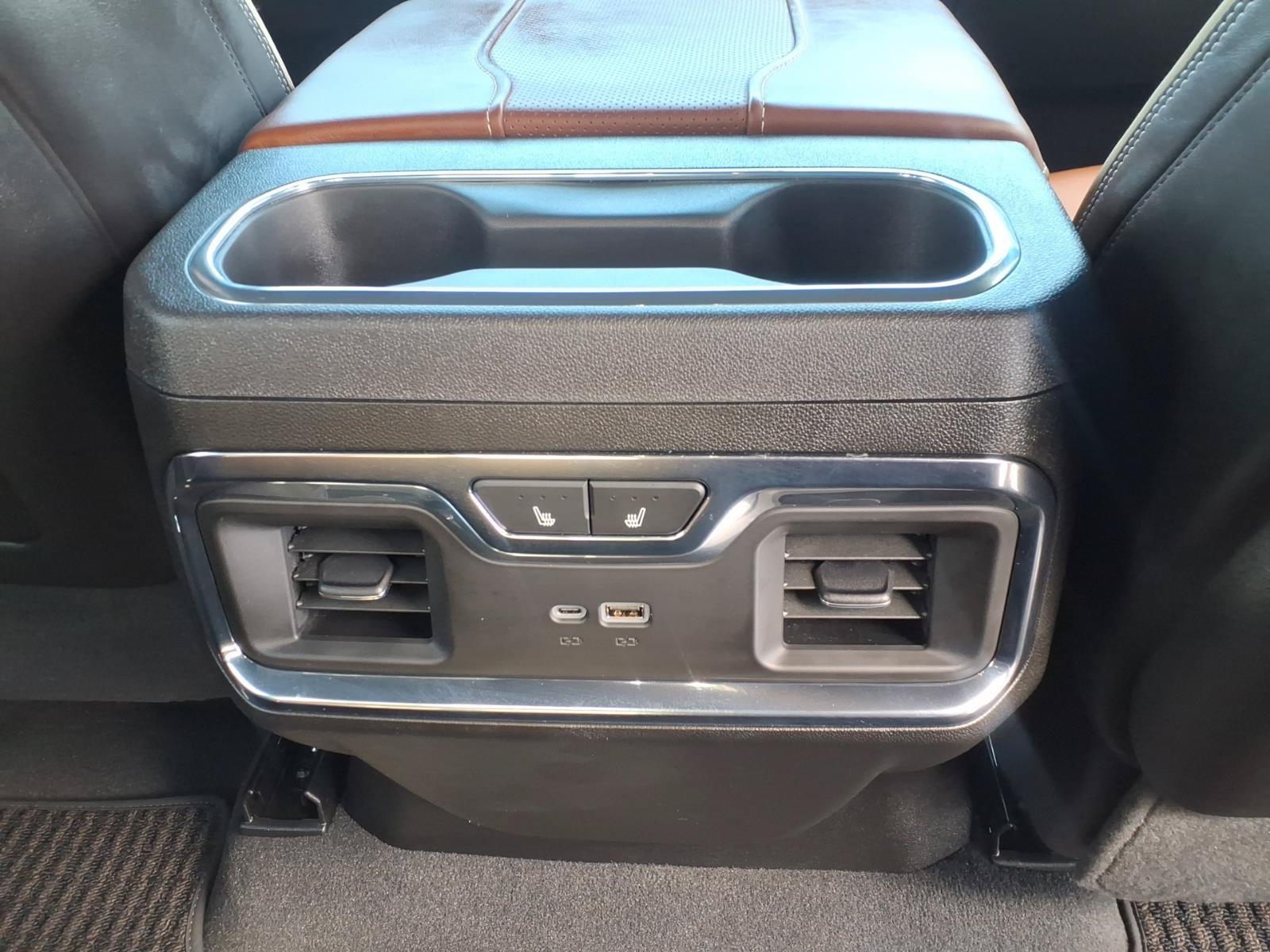Used 2024 GMC Sierra 3500 Denali Ultimate AWD/4WD image 15