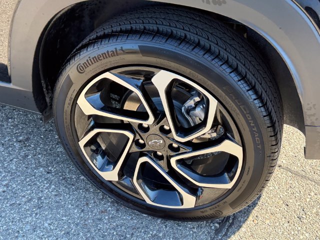 Used 2025 Chevrolet Trax RS w/ Sunroof Package FWD image 5